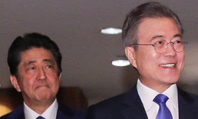  행복한 문프 얼굴과 울상인 아베 | 인스티즈