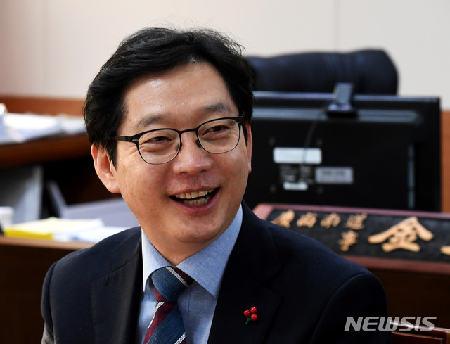 김경수 경남도지사 신년 인터뷰 전문 - 창업생태계 조성 집중..드루킹 재판 최선 다할 것 | 인스티즈