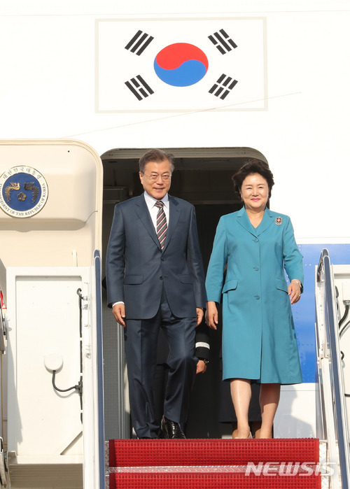 미국 워싱턴 도착한 문재인 대통령 내외.jpg | 인스티즈
