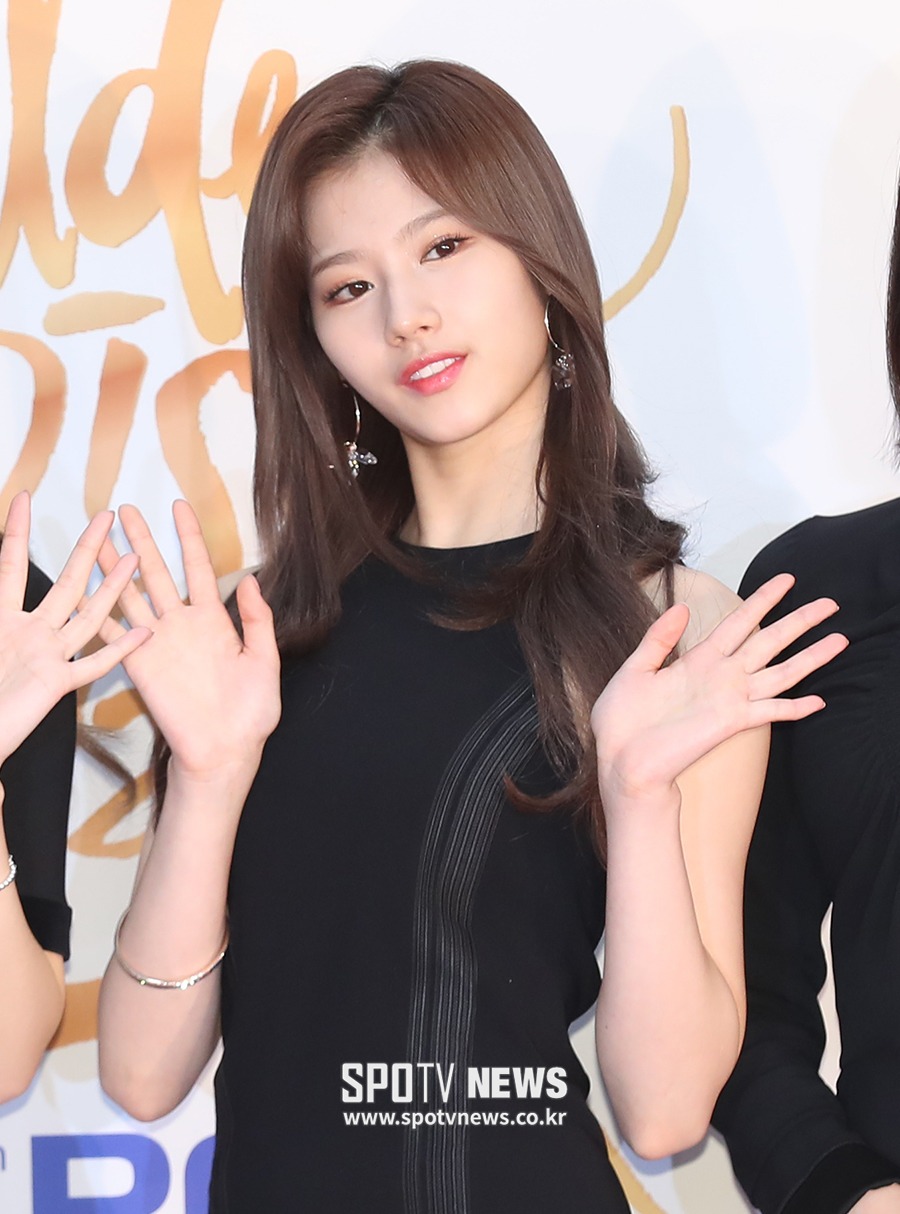 오늘자 골든디스크 레드카펫 트와이스 | 인스티즈