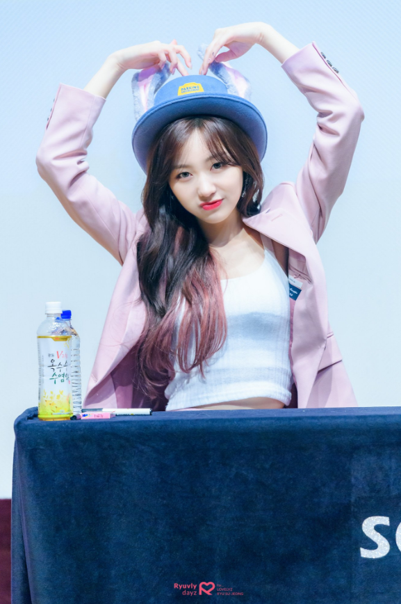 나름 과감하게 바뀌고 있는 러블리즈 수정이의 의상변화.jpgif | 인스티즈