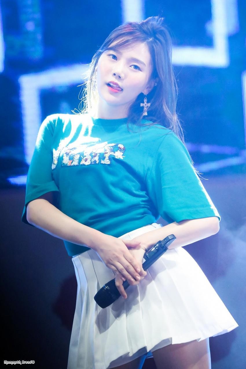 오마이걸에서 제일 안웃고 시크한 멤버 | 인스티즈