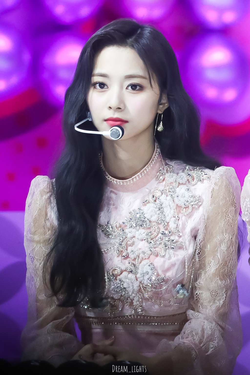 감탄만 나오는 최근 쯔위의 미모.jpgif | 인스티즈