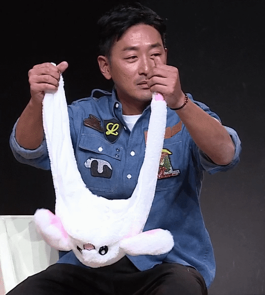 인싸 토끼 모자 후드려 팬거 같은 하정우.gif | 인스티즈