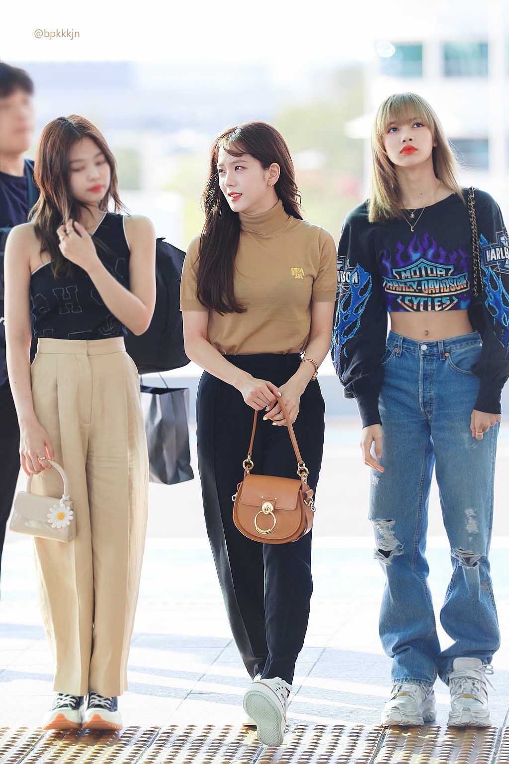 런던패션위크 참석하러 출국한 블랙핑크 지수.jpgif | 인스티즈