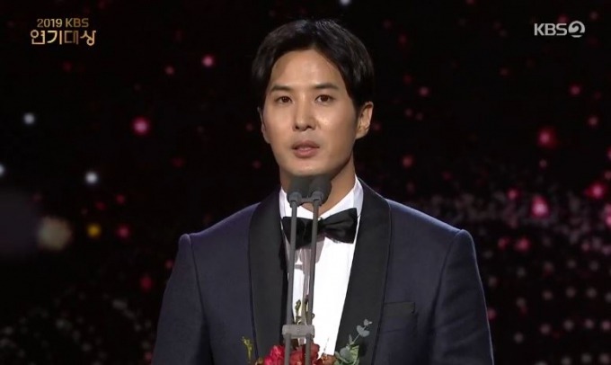 [김지석] KBS 연기대상 우수상 소감 중 별명=KBS ㅋㅋㅋ | 인스티즈