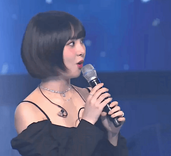 플레이어 등장한 여자친구 은하 | 인스티즈
