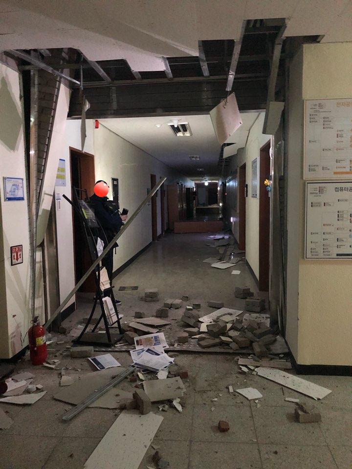 포항에 있는 학교 내부 상황.jpg | 인스티즈