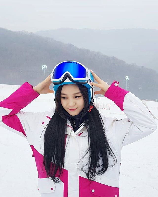 점점 이뻐지는 여자친구 엄지 | 인스티즈