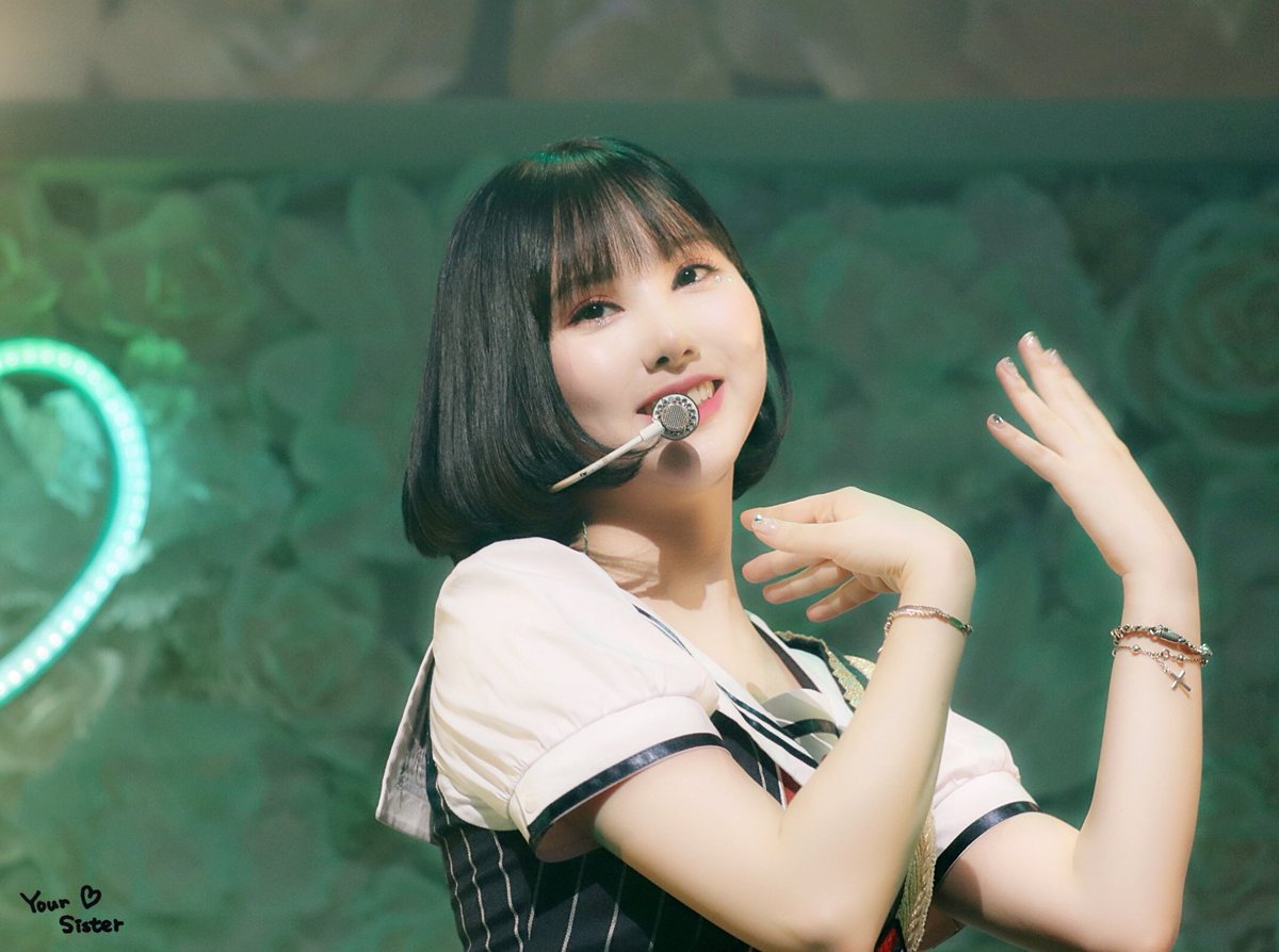 근무 중 할 일이 없어서 여자친구 은하.jpgif | 인스티즈