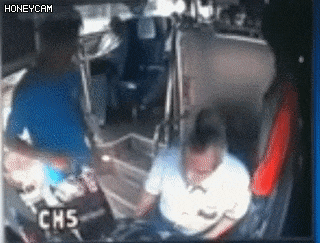 버스기사 폭행하는 양아치.gif | 인스티즈