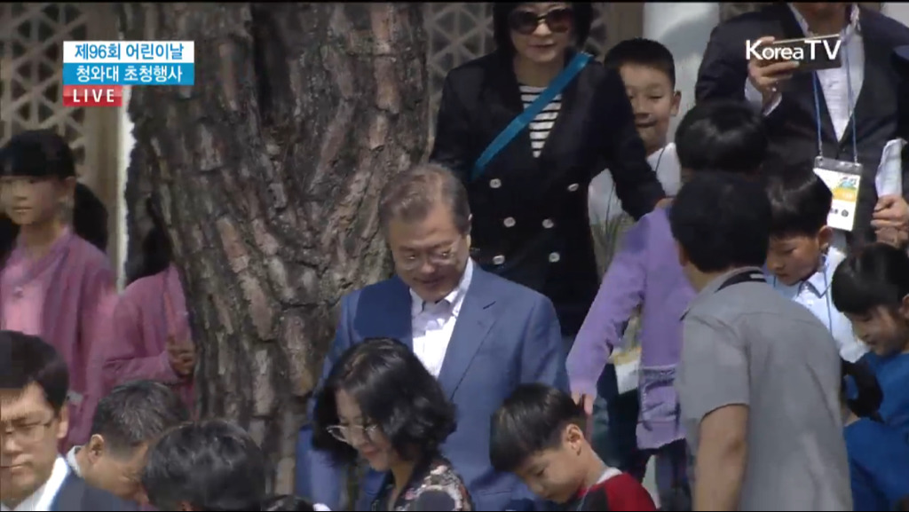 5/5 전통의장대 호위받으며 청와대 입장하는 어린이들.jpg | 인스티즈