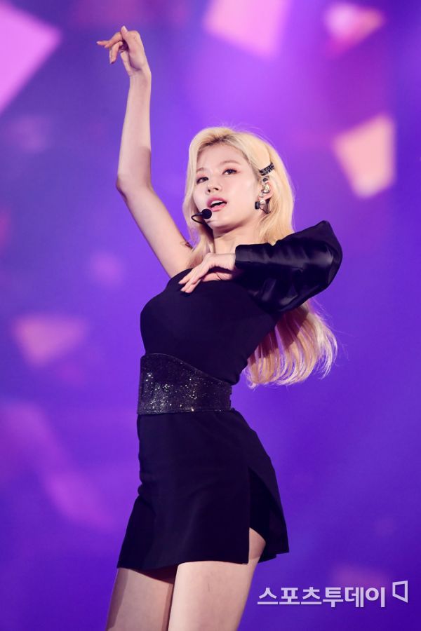 무대에서 춤출때가 제일 섹시한 내 자.기. 미나토자키 사나 | 인스티즈