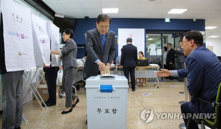 사전투표하는 청와대 참모진들 | 인스티즈