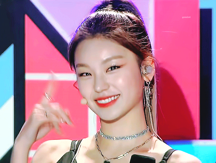 솔직히 좀 귀여운 ITZY 예지.jpgif | 인스티즈