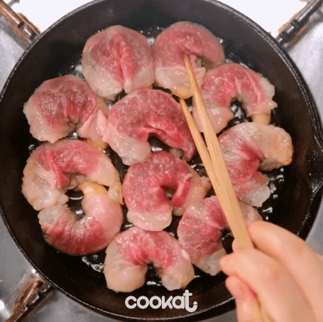 차돌 새우말이.GIF | 인스티즈
