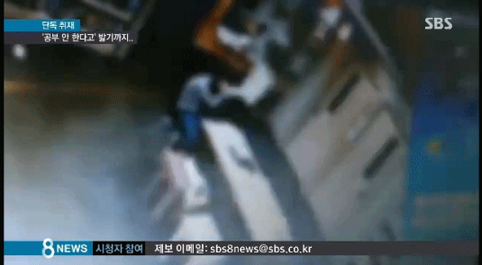 공부 안하는 8살짜리 아들 폭행하는 엄마.gif | 인스티즈