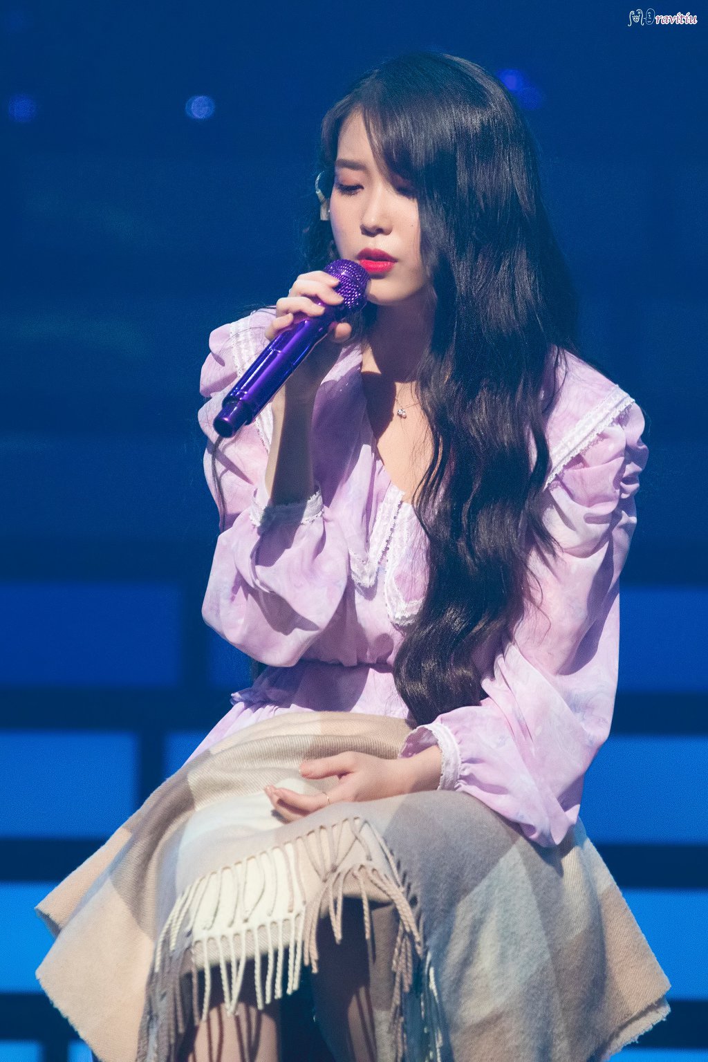 손키스 날리는 아이유.jpg | 인스티즈
