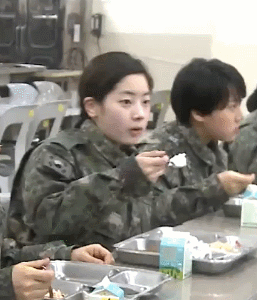 19살에 군대 갔었던 의무부사관시절 트와이스 다현 | 인스티즈