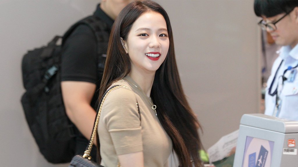 런던패션위크 참석하러 출국한 블랙핑크 지수.jpgif | 인스티즈