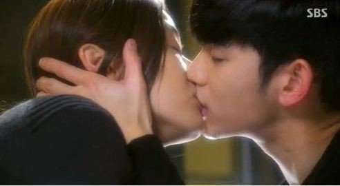 김수현이 키스해 본 배우들 | 인스티즈