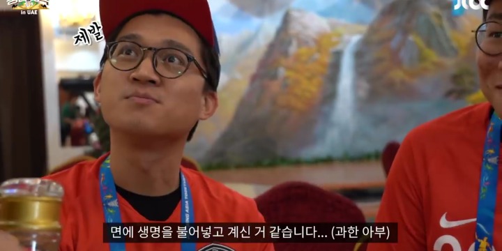 쉬지않고 게겐프레싱하는 북한 옥류관 직원.jpg | 인스티즈